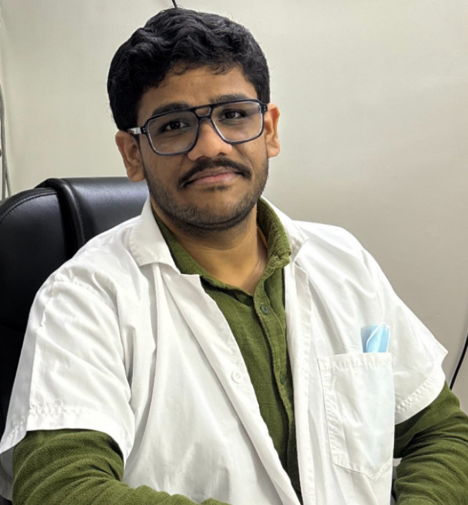 BDS (Kol), MDS ( Periodontics), Periodontist and Impantologist